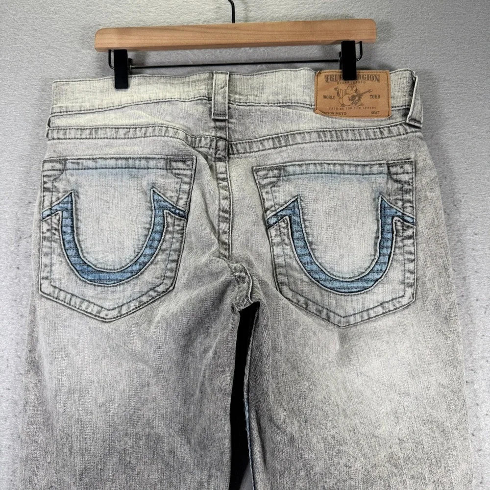 True Religion Men's Slim Fit Moto Run Stitch Jeans Size 34x35 Light Gray Wash‎